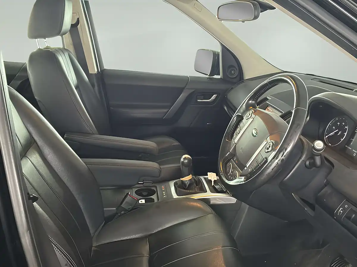 Used 2014 Land Rover Freelander Se Tech Santorini Black - Interior and Exterior details 6