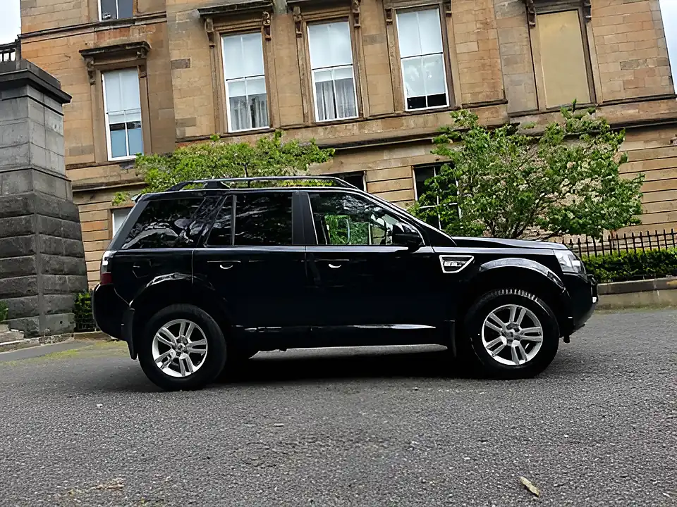 Used 2014 Land Rover Freelander Xs Black - Interior and Exterior details 17