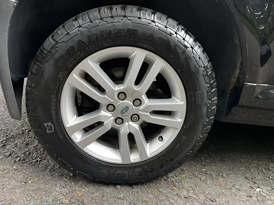 Used 2014 Land Rover Freelander Xs Black - Interior and Exterior details 11