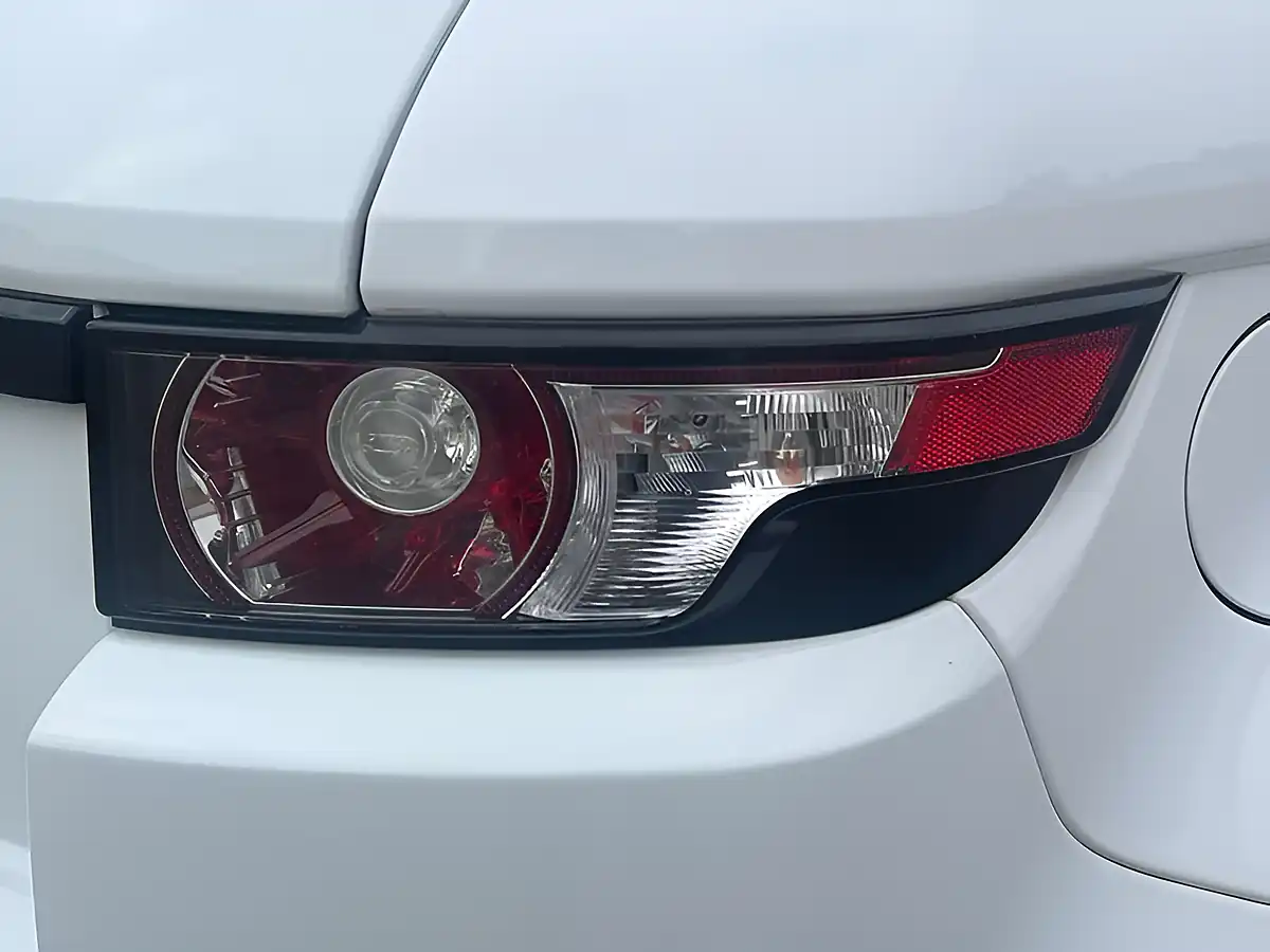 Used 2014 Land Rover Range Rover Evoque Dynamic Fuji White - Interior and Exterior details 13