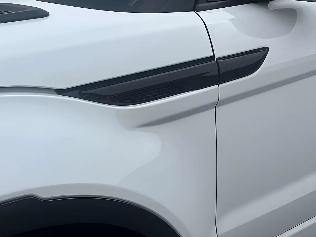 Used 2014 Land Rover Range Rover Evoque Dynamic Fuji White - Interior and Exterior details 18