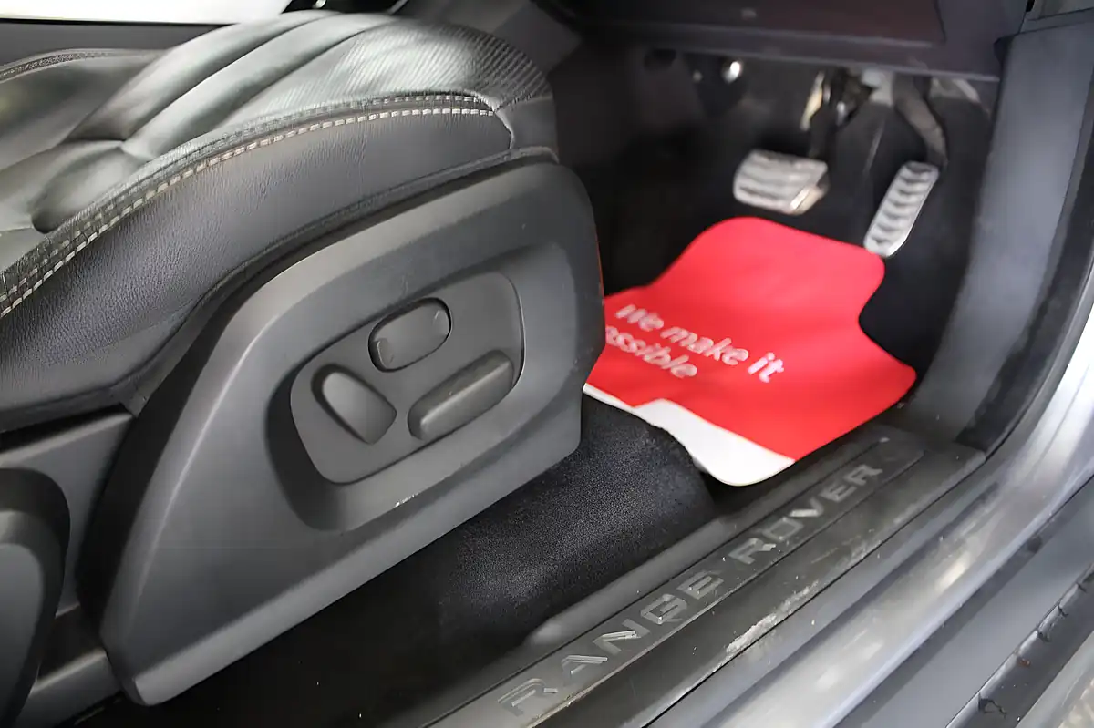 Used 2014 Land Rover Range Rover Evoque Dynamic Grey - Interior and Exterior details 18