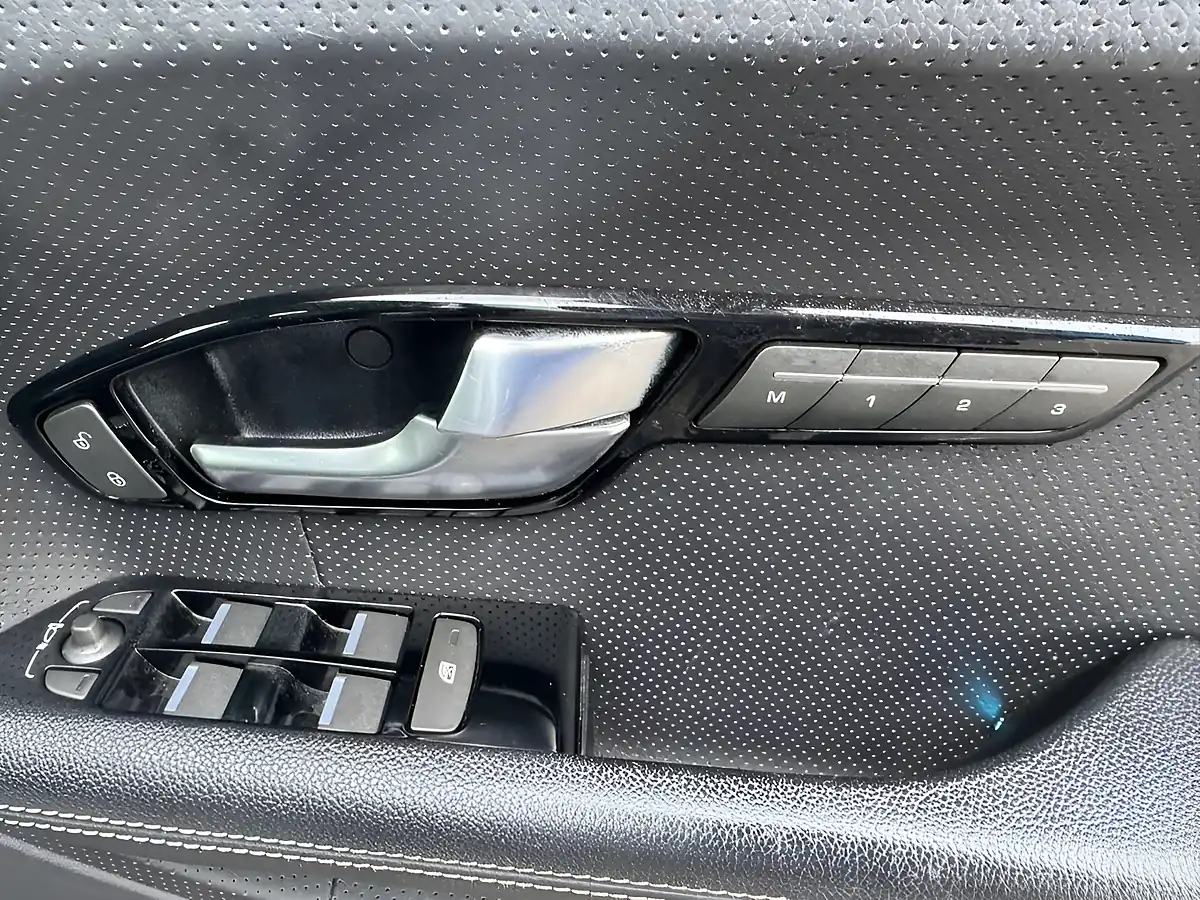 Used 2014 Land Rover Range Rover Evoque Dynamic Grey - Interior and Exterior details 12