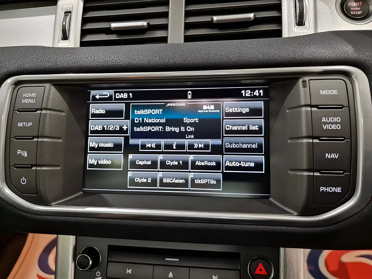 Used 2014 Land Rover Range Rover Evoque Dynamic Grey - Interior and Exterior details 12