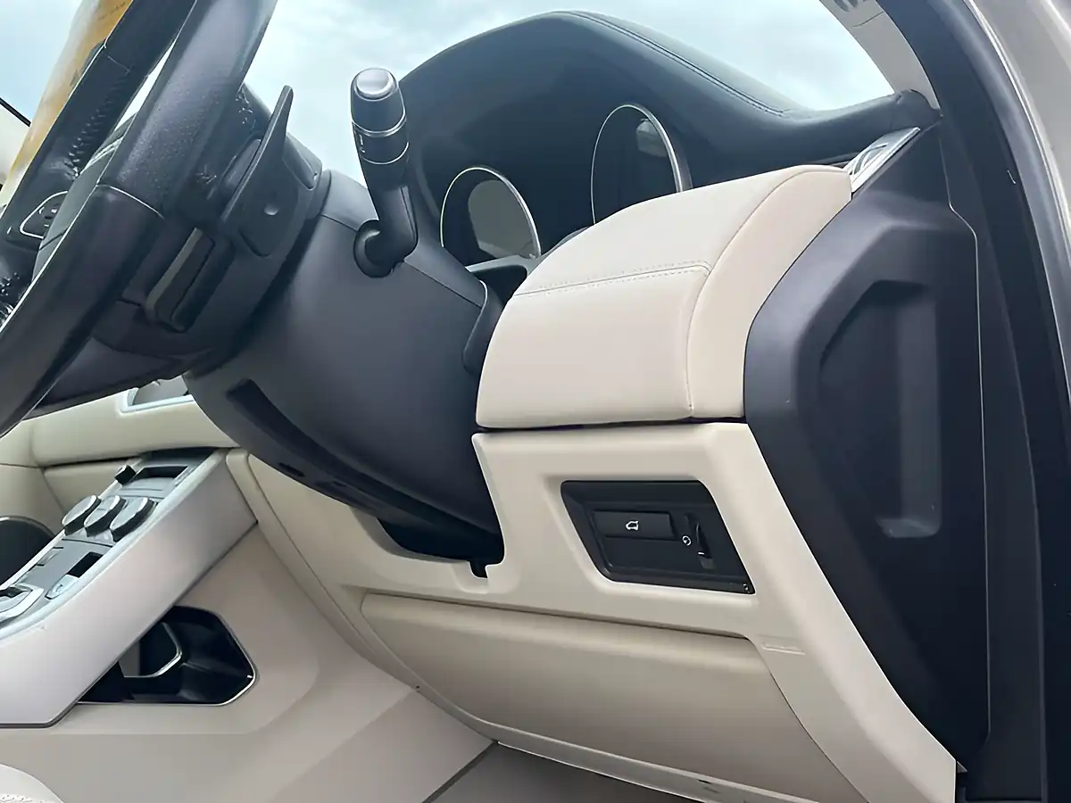 Used 2014 Land Rover Range Rover Evoque Dynamic Ipanema Sand - Interior and Exterior details 11