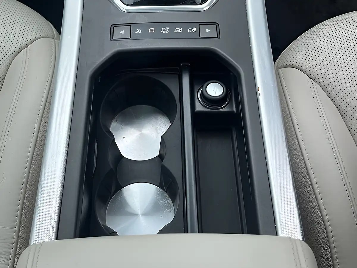 Used 2014 Land Rover Range Rover Evoque Dynamic Ipanema Sand - Interior and Exterior details 12