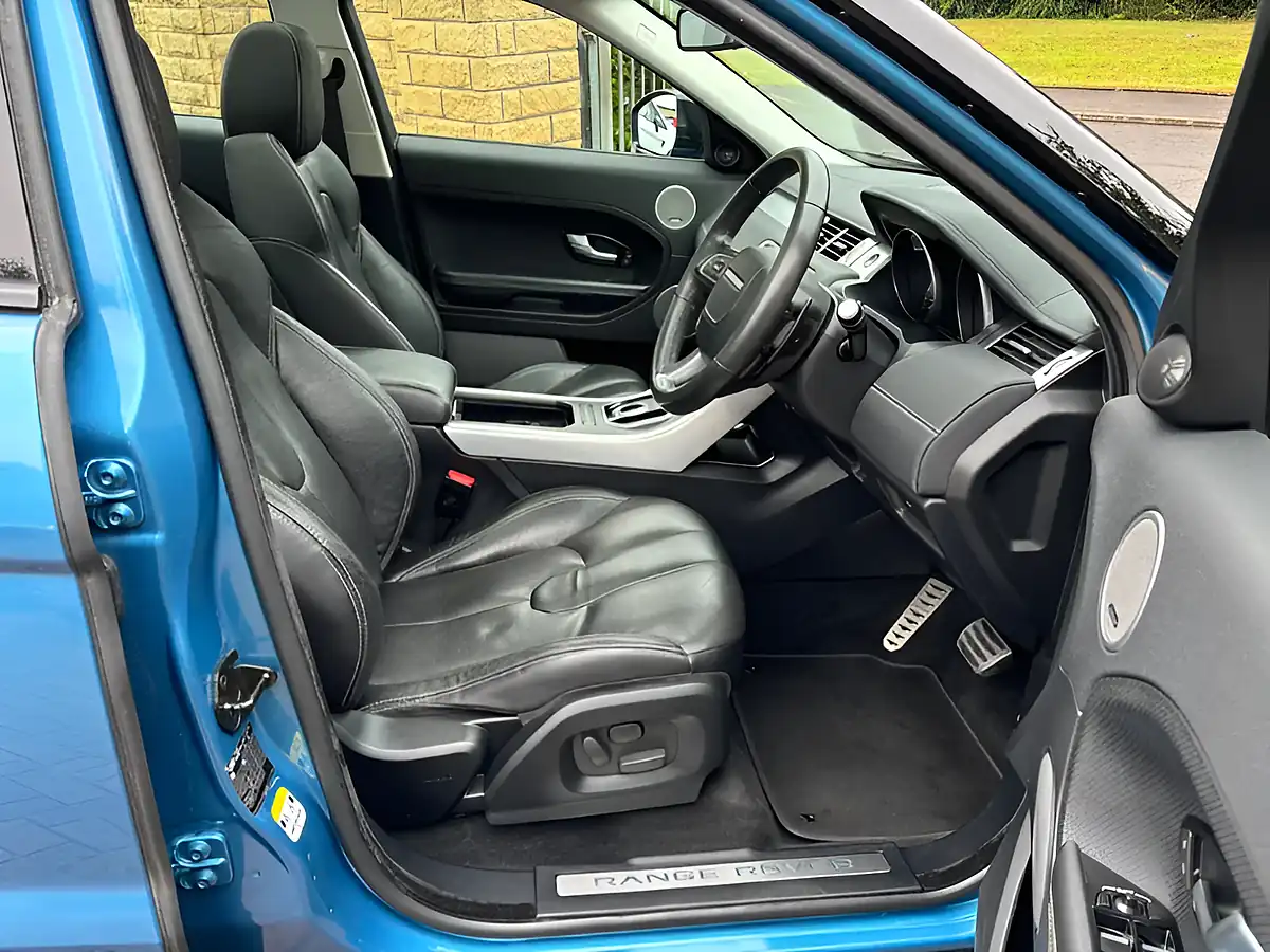 Used 2014 Land Rover Range Rover Evoque Dynamic Mauritius Blue - Interior and Exterior details 11