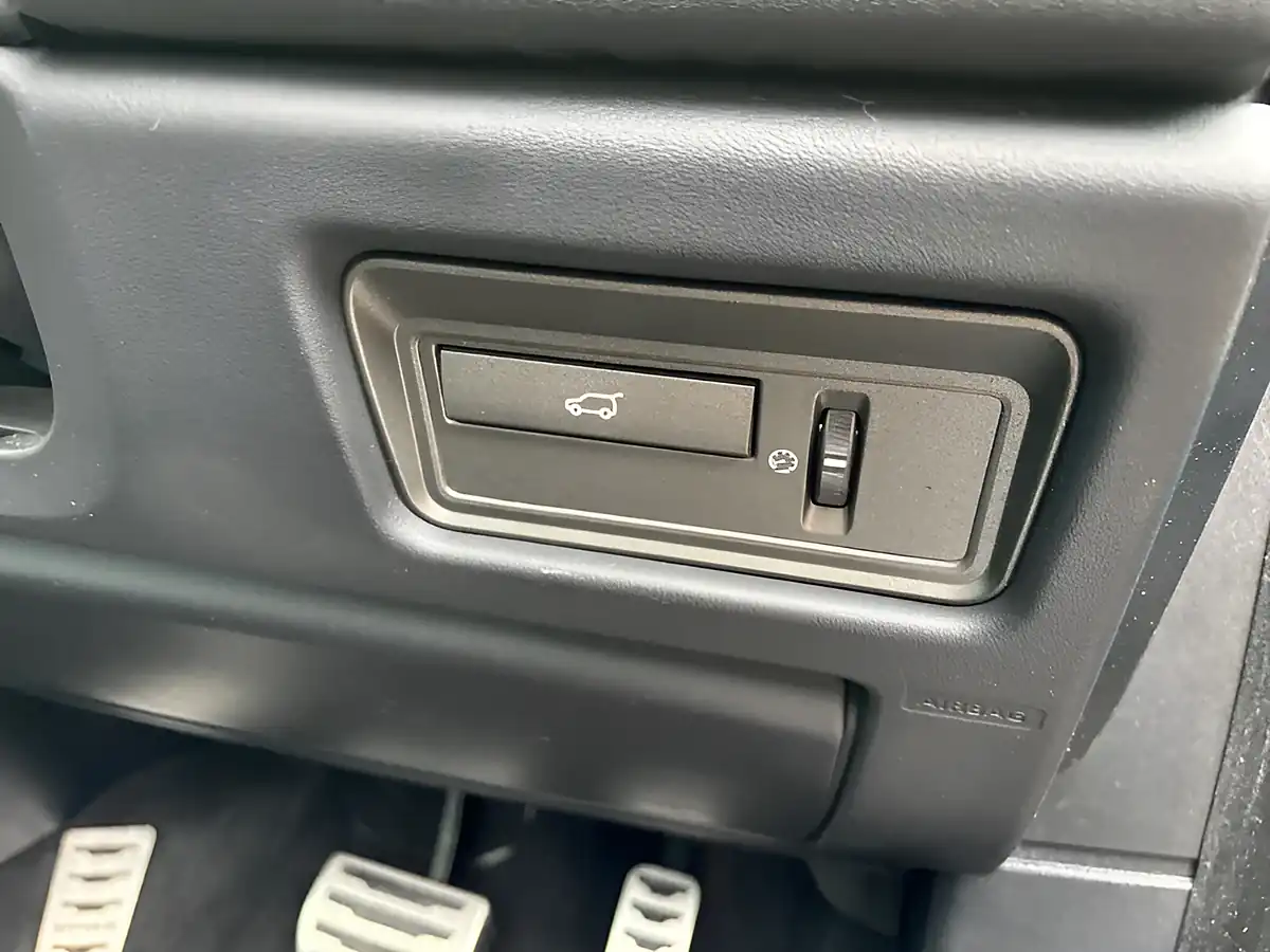 Used 2014 Land Rover Range Rover Evoque Dynamic Mauritius Blue - Interior and Exterior details 15
