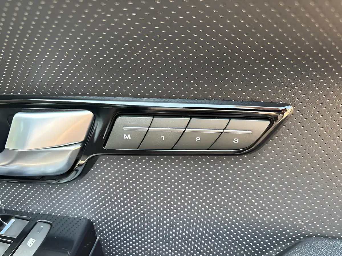 Used 2014 Land Rover Range Rover Evoque Dynamic Orkney Grey Metallic - Interior and Exterior details 15