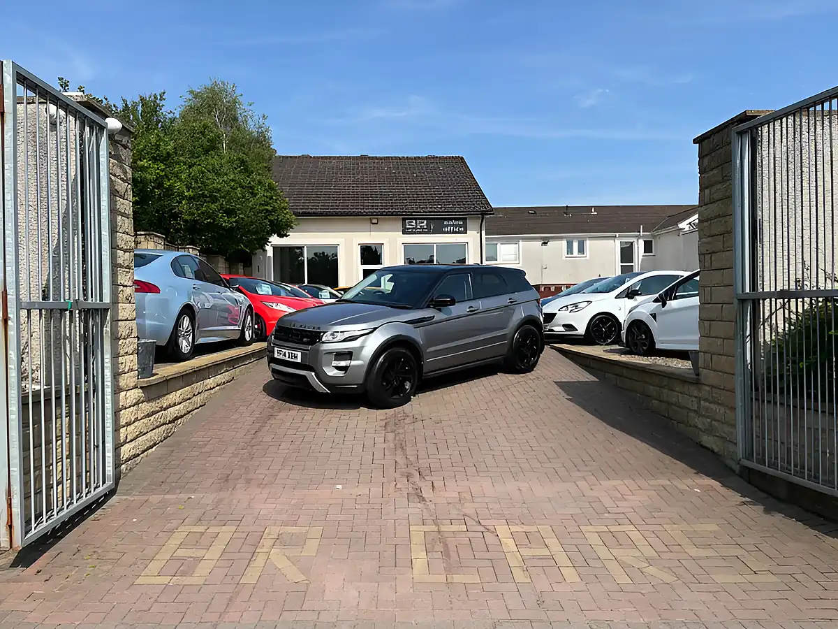 Used 2014 Land Rover Range Rover Evoque Dynamic Orkney Grey Metallic - Interior and Exterior details 3