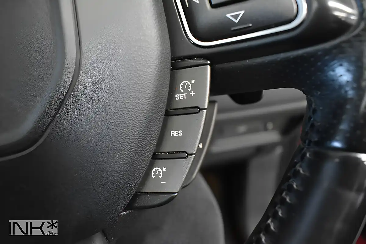 Used 2014 Land Rover Range Rover Evoque Dynamic Red - Interior and Exterior details 19