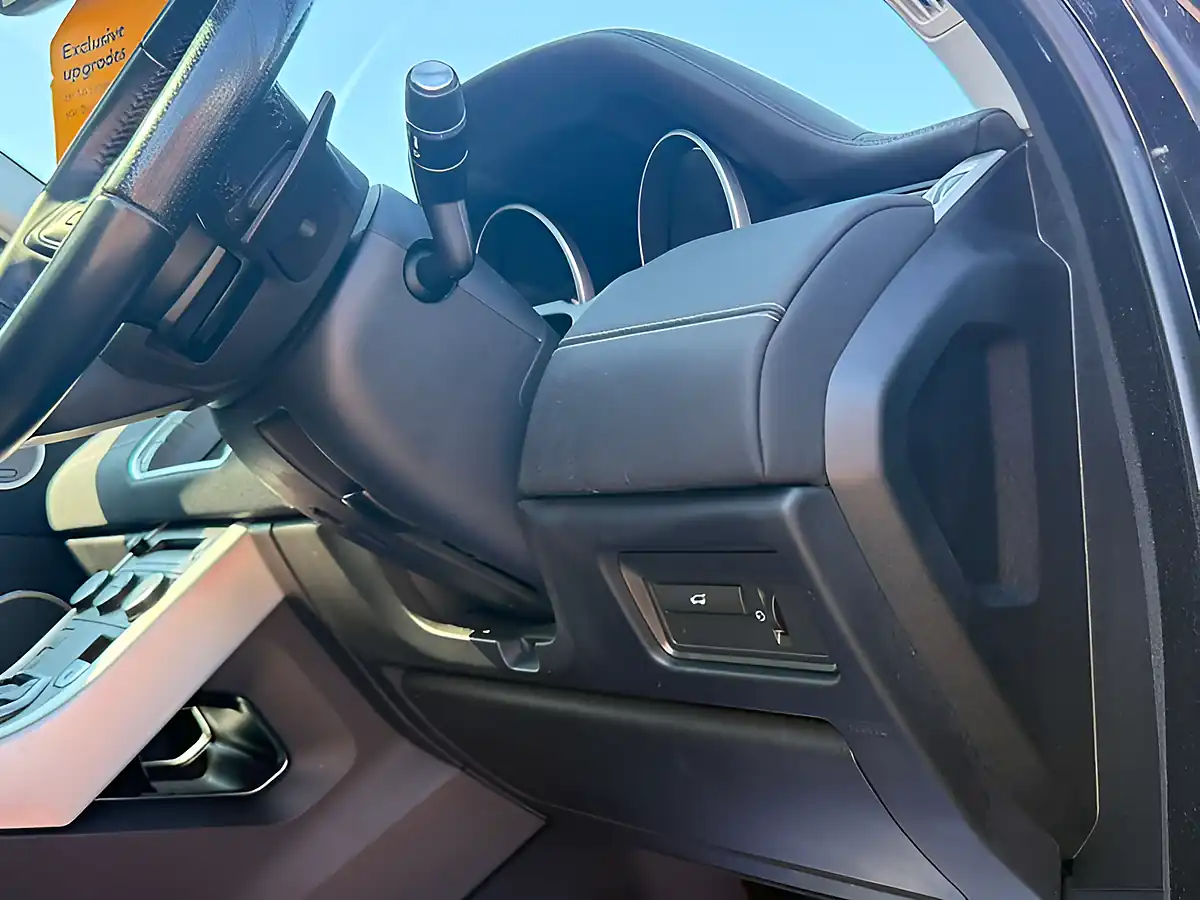 Used 2014 Land Rover Range Rover Evoque Dynamic Santorini Black - Interior and Exterior details 12