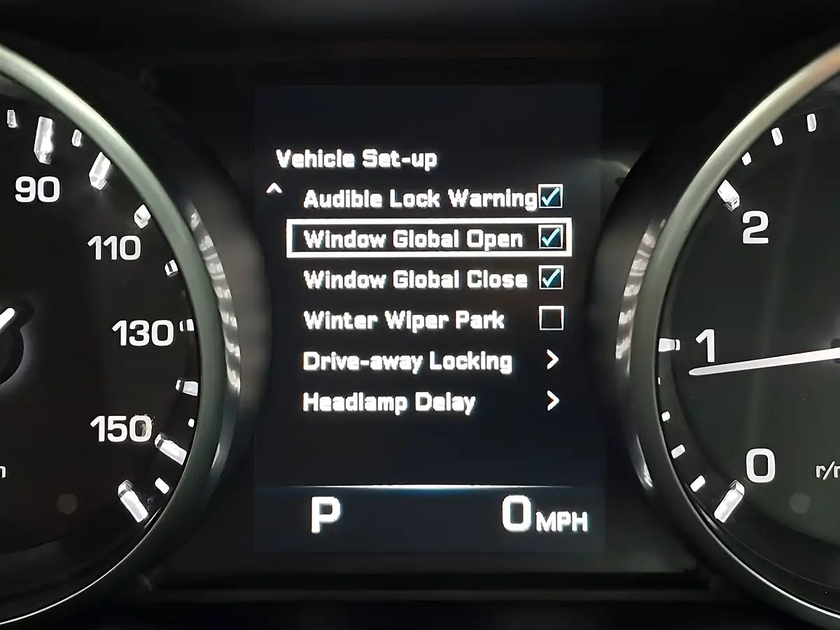 Used 2014 Land Rover Range Rover Evoque Dynamic White - Interior and Exterior details 16