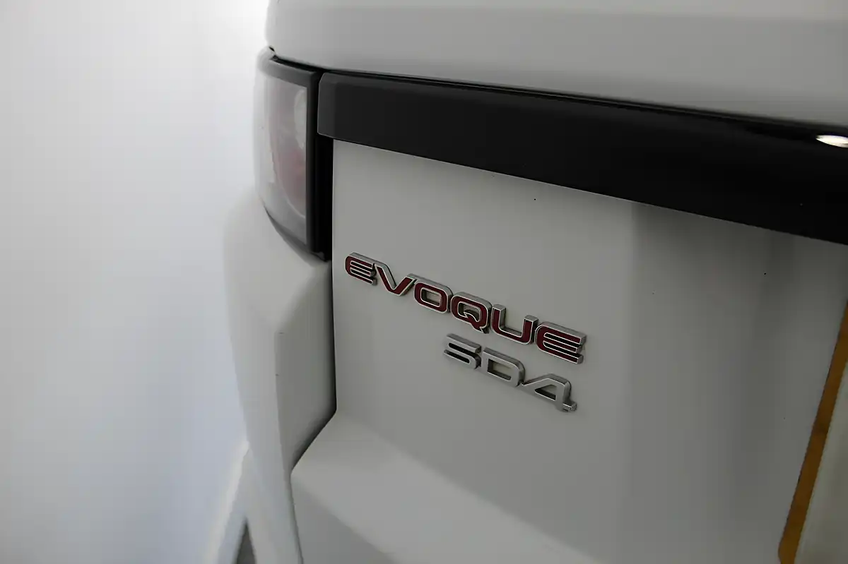 Used 2014 Land Rover Range Rover Evoque Dynamic White - Interior and Exterior details 10