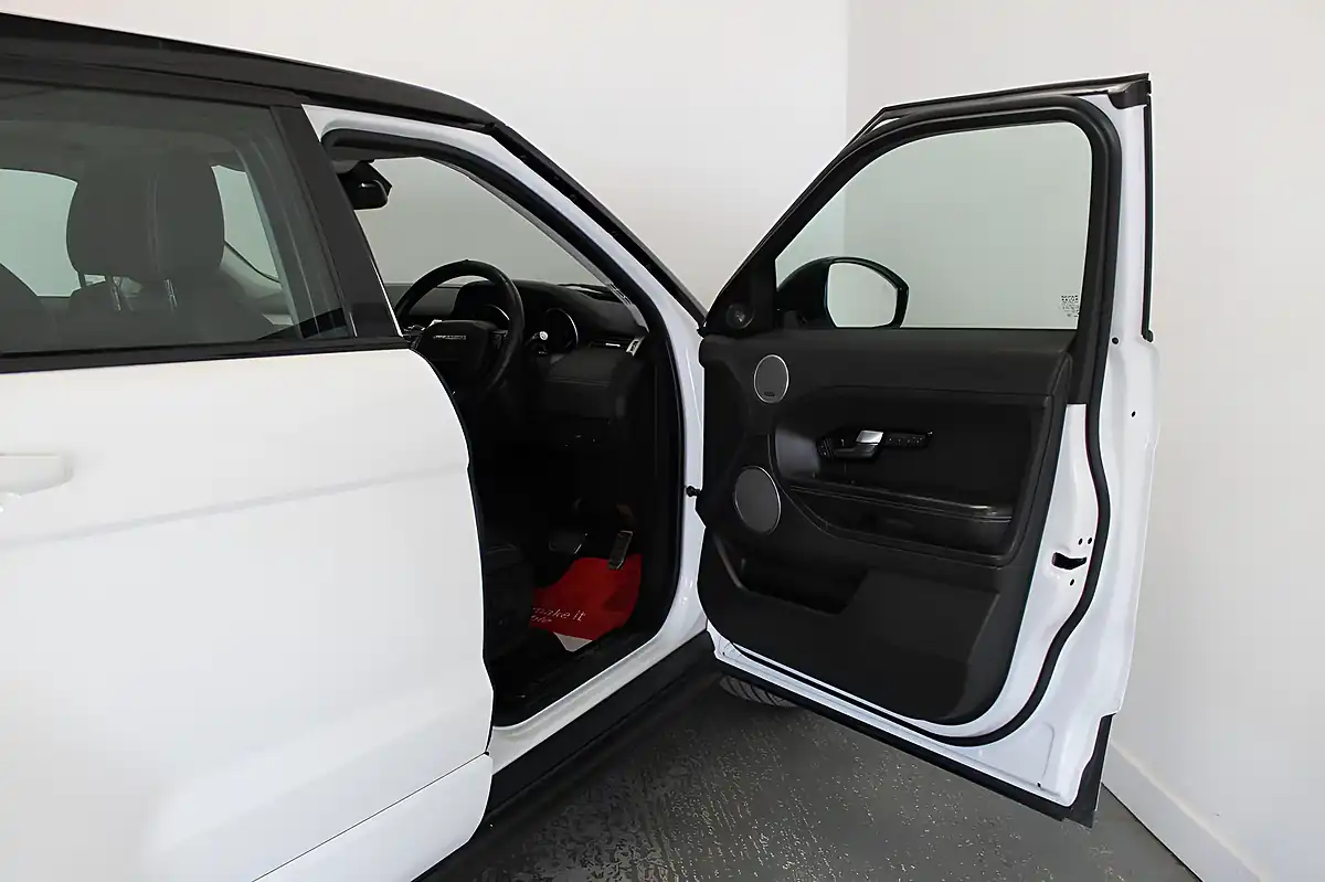 Used 2014 Land Rover Range Rover Evoque Dynamic White - Interior and Exterior details 12