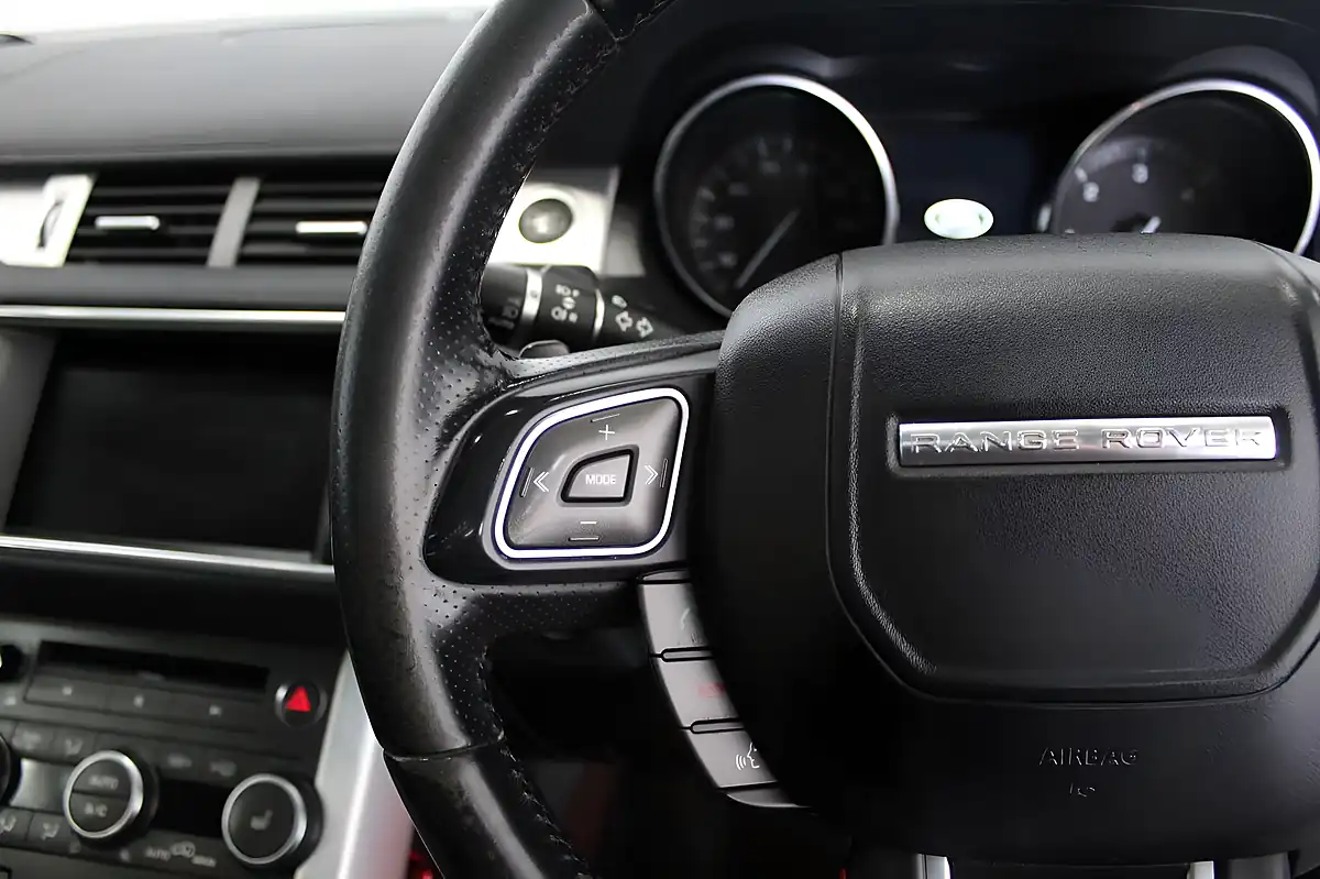 Used 2014 Land Rover Range Rover Evoque Dynamic White - Interior and Exterior details 17