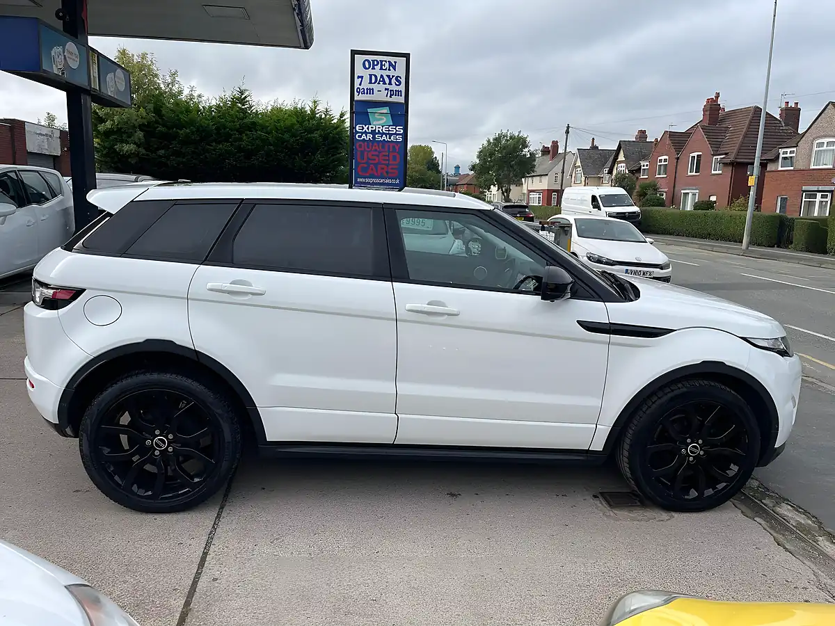 Used 2014 Land Rover Range Rover Evoque Dynamic White - Interior and Exterior details 3