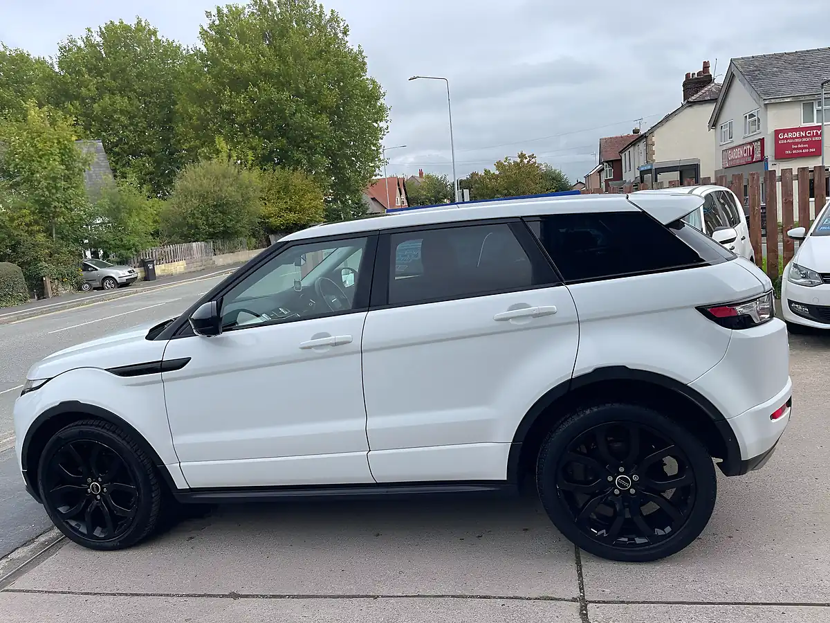 Used 2014 Land Rover Range Rover Evoque Dynamic White - Interior and Exterior details 6