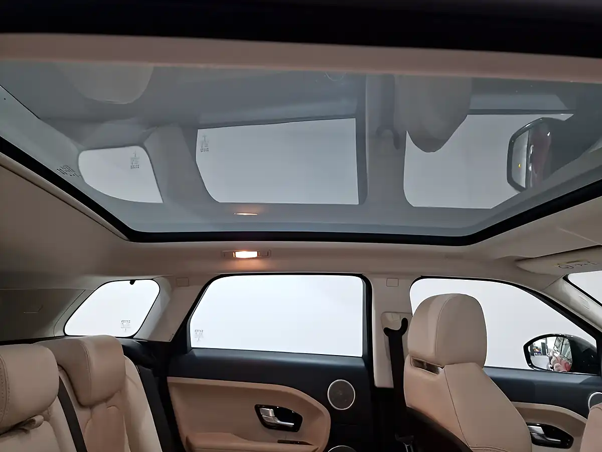 Used 2014 Land Rover Range Rover Evoque Prestige Red - Interior and Exterior details 10