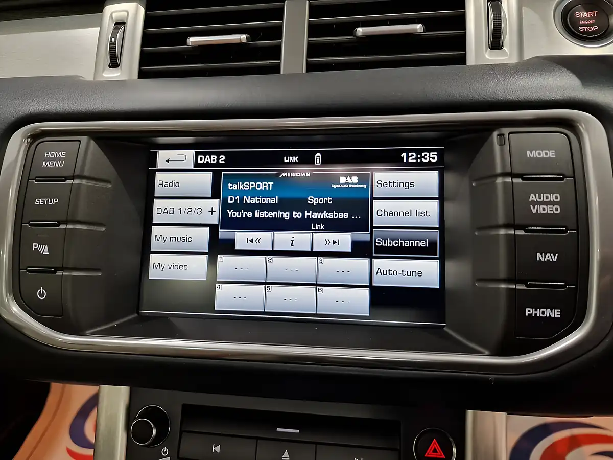 Used 2014 Land Rover Range Rover Evoque Prestige Red - Interior and Exterior details 12