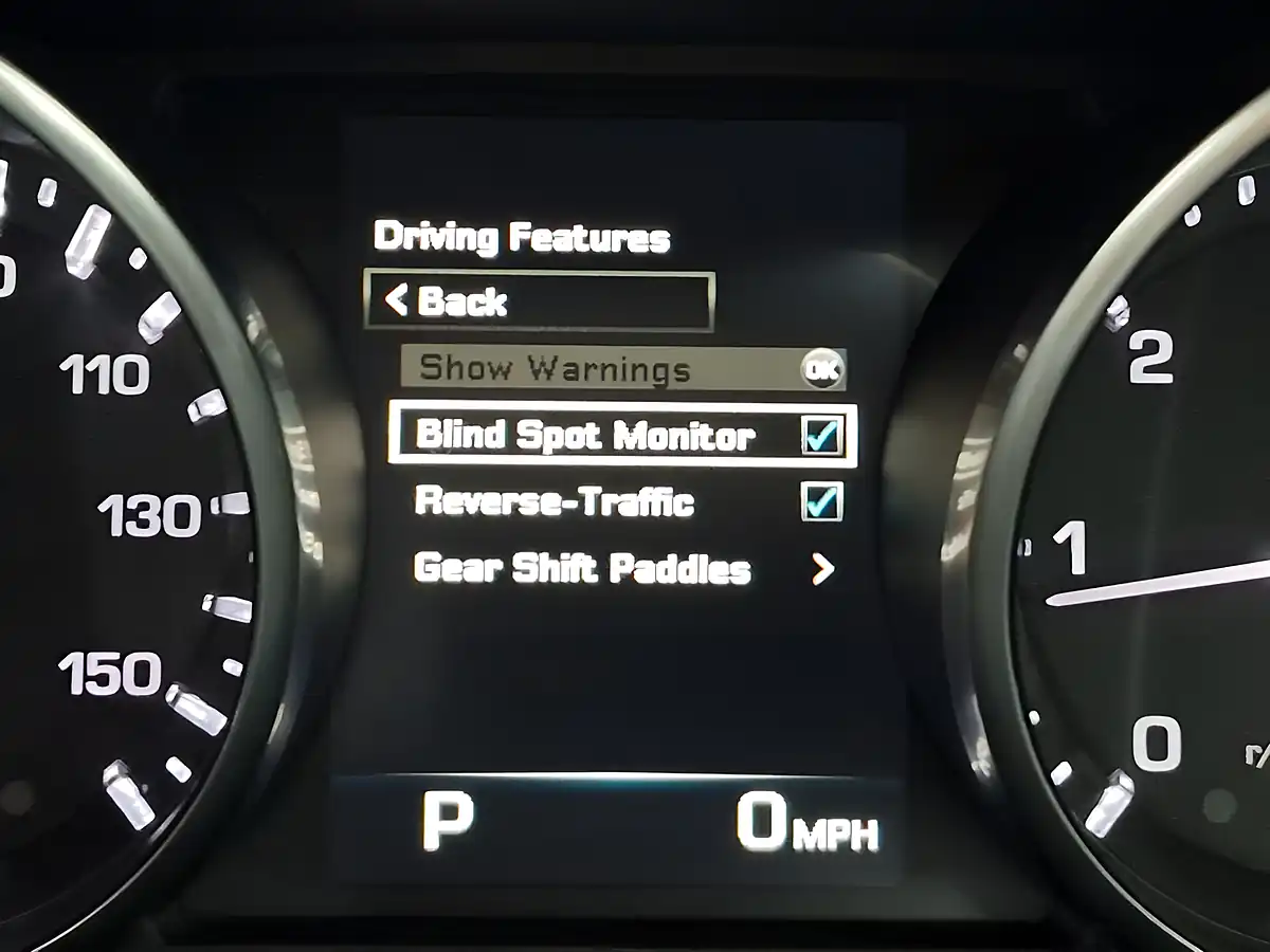 Used 2014 Land Rover Range Rover Evoque Prestige Red - Interior and Exterior details 16