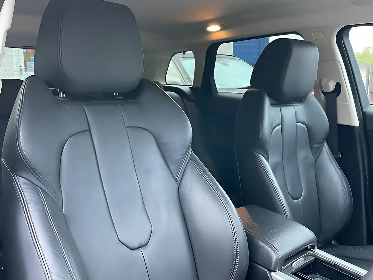 Used 2014 Land Rover Range Rover Evoque Pure Black - Interior and Exterior details 12