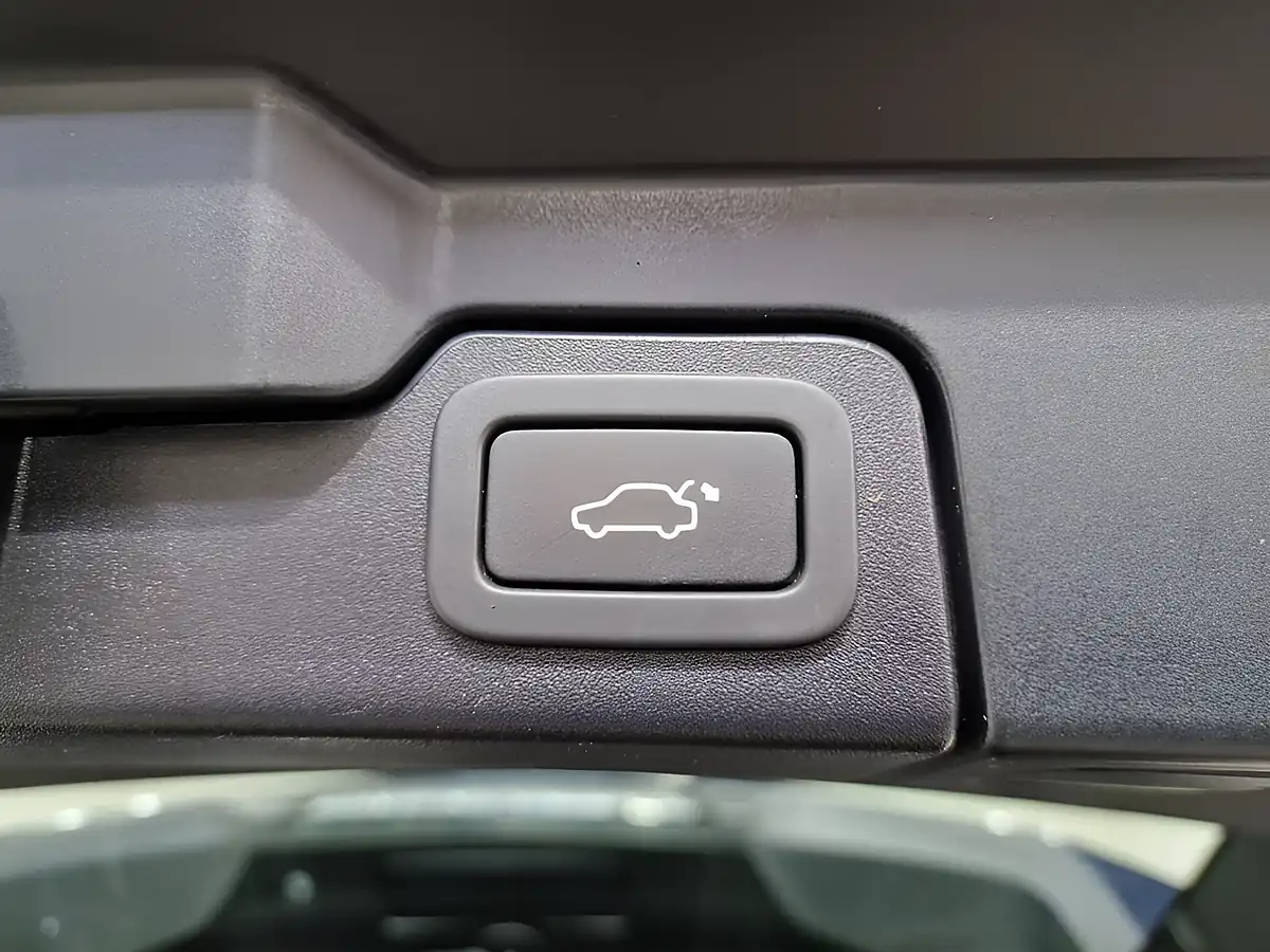 Used 2014 Land Rover Range Rover Evoque Pure Blue - Interior and Exterior details 19
