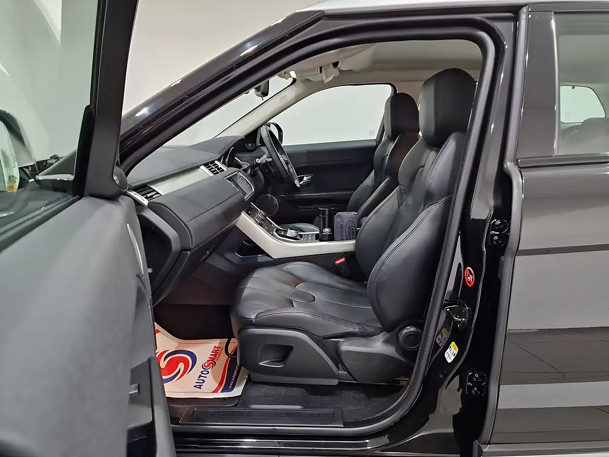 Used 2014 Land Rover Range Rover Evoque Pure Santorini Black - Interior and Exterior details 15