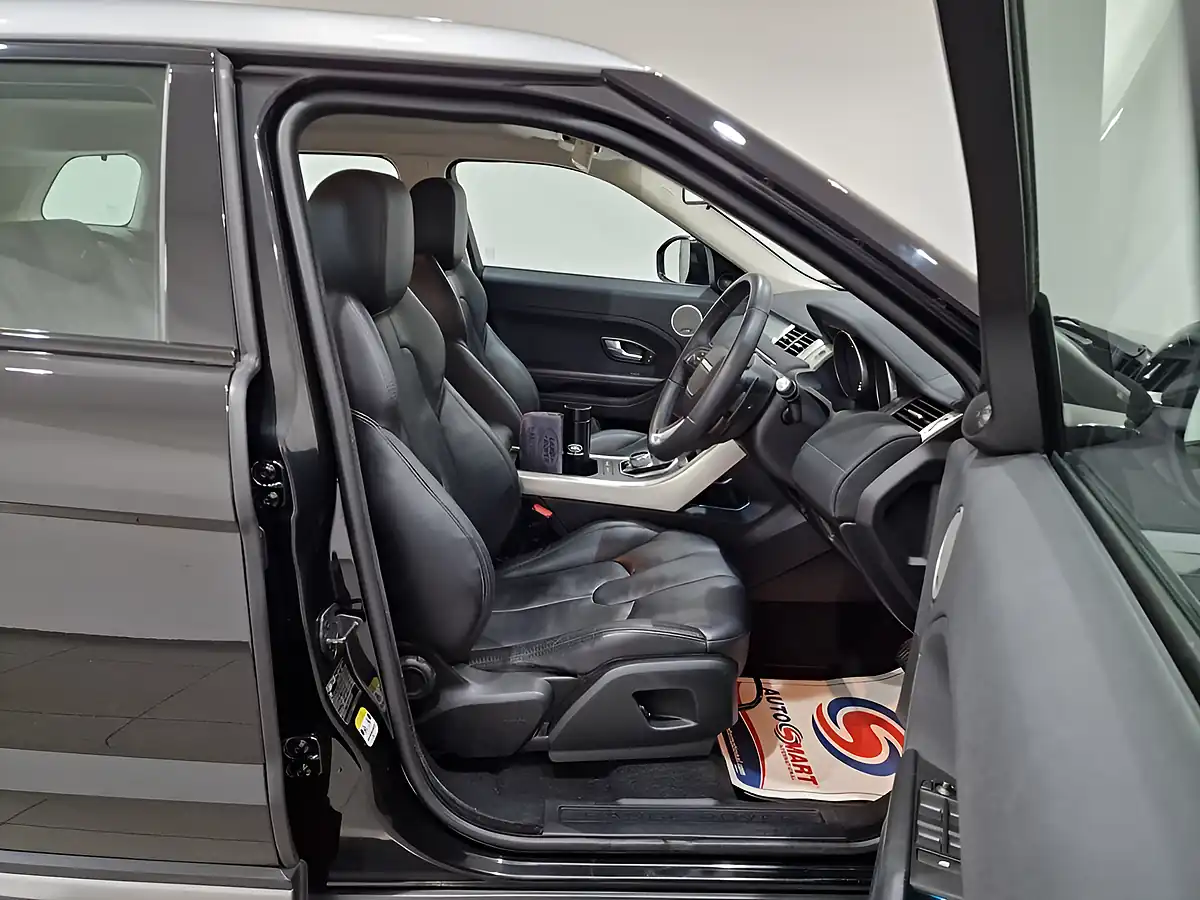 Used 2014 Land Rover Range Rover Evoque Pure Santorini Black - Interior and Exterior details 9
