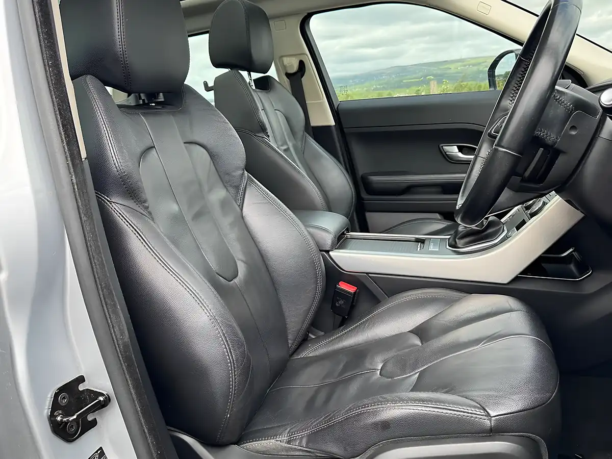 Used 2014 Land Rover Range Rover Evoque Pure Silver - Interior and Exterior details 12