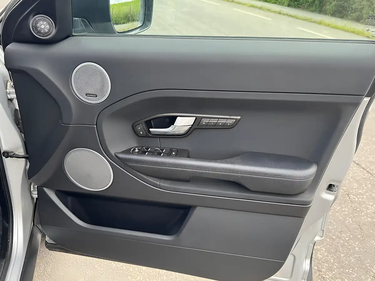 Used 2014 Land Rover Range Rover Evoque Pure Silver - Interior and Exterior details 13