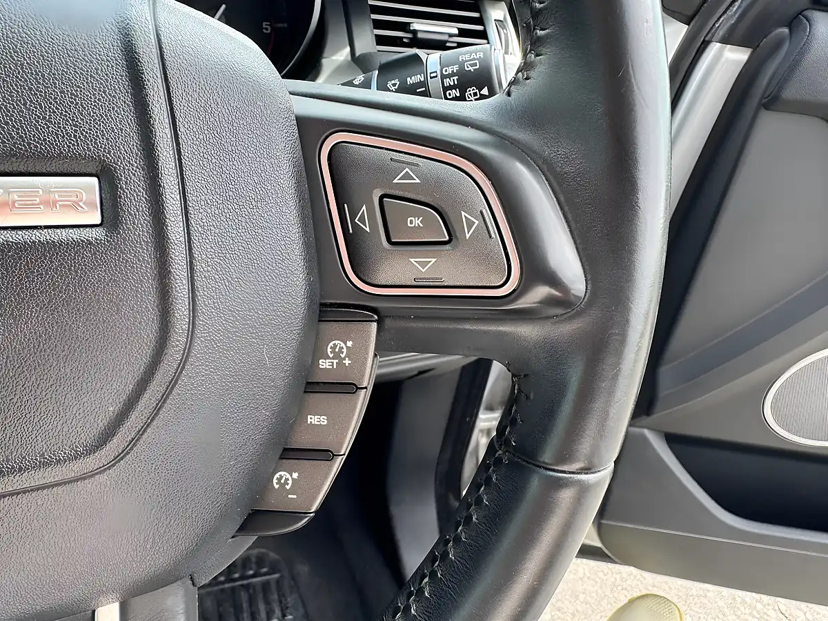Used 2014 Land Rover Range Rover Evoque Pure Silver - Interior and Exterior details 15