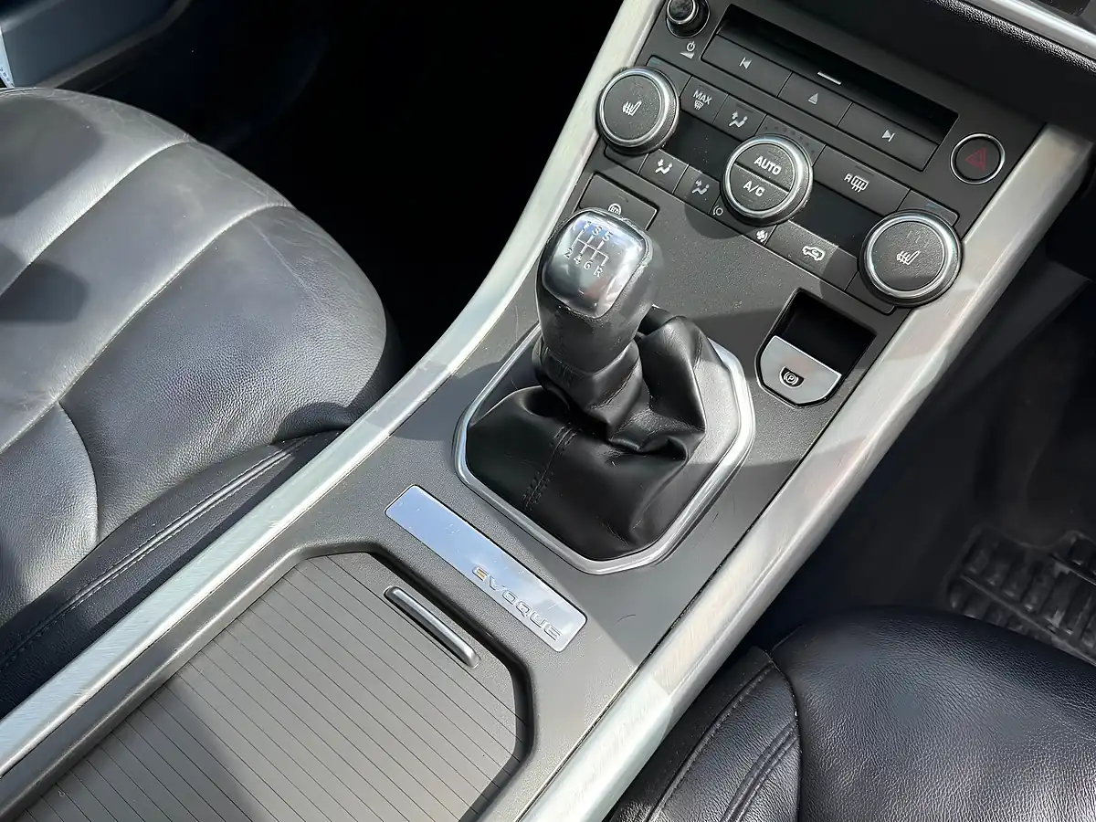 Used 2014 Land Rover Range Rover Evoque Pure Silver - Interior and Exterior details 16