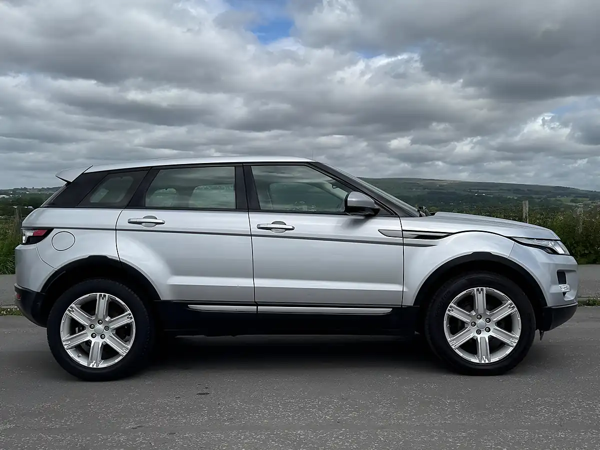 Used 2014 Land Rover Range Rover Evoque Pure Silver - Interior and Exterior details 9