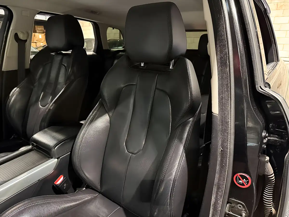 Used 2014 Land Rover Range Rover Evoque Pure Tech Black - Interior and Exterior details 16