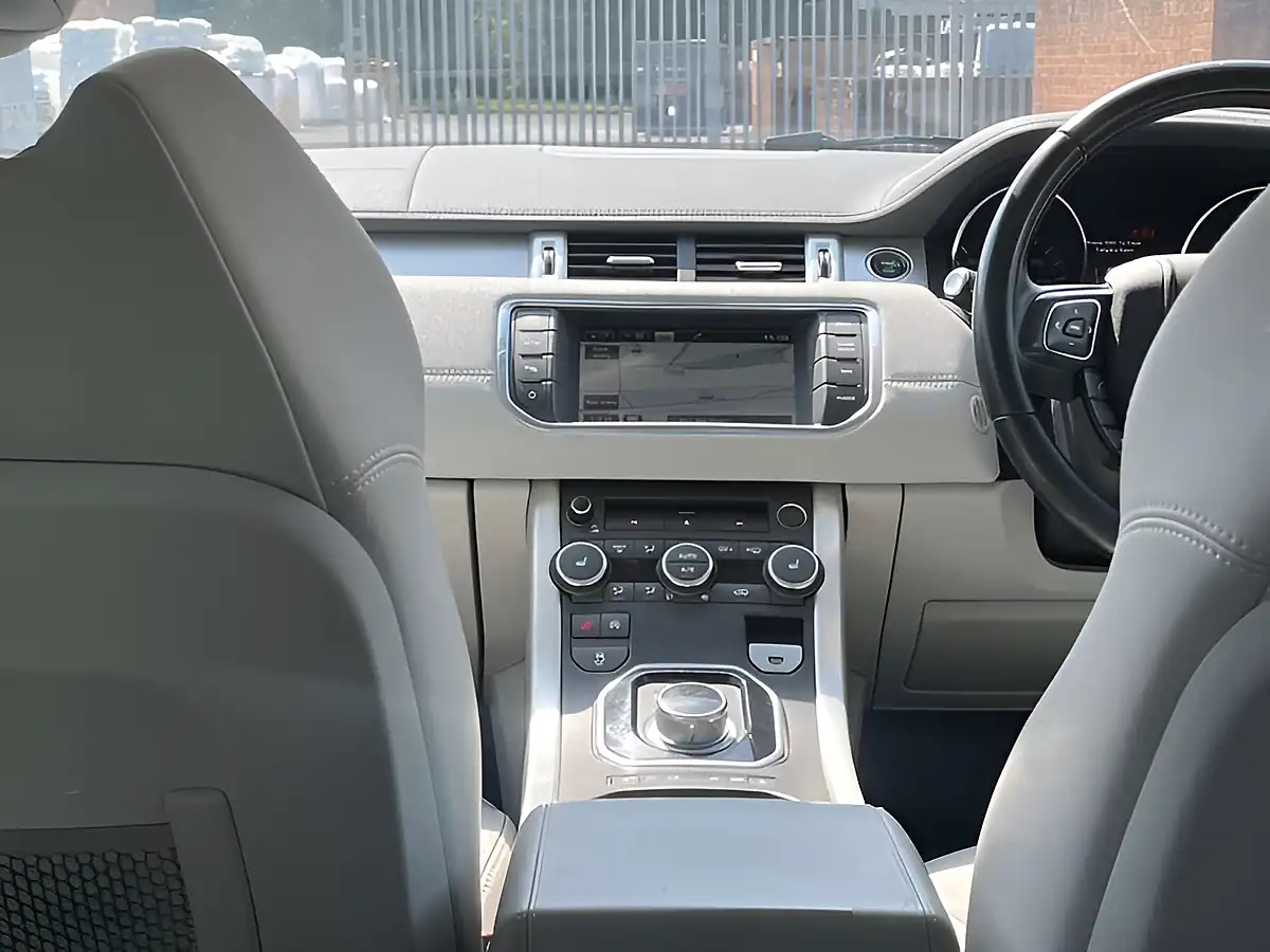 Used 2014 Land Rover Range Rover Evoque Pure Tech Fuji White - Interior and Exterior details 12
