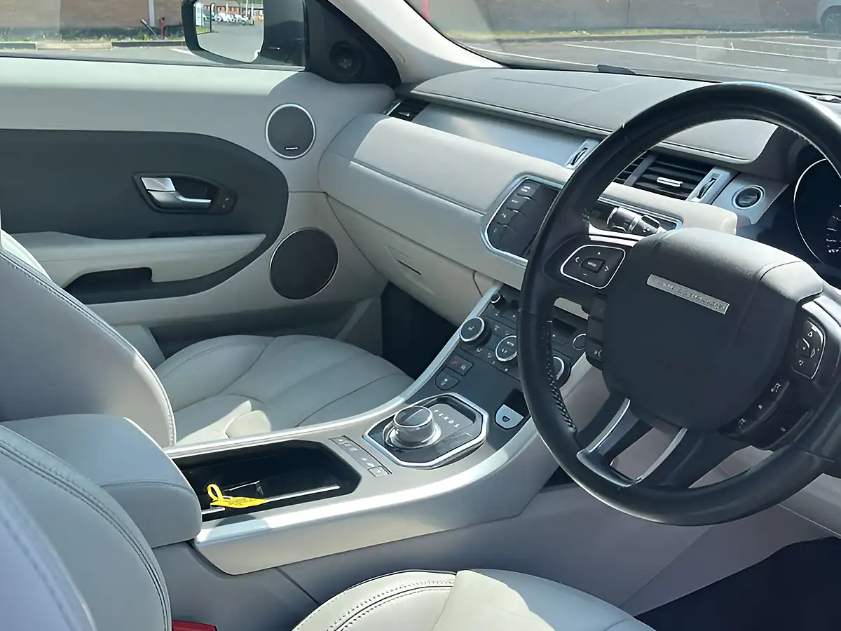 Used 2014 Land Rover Range Rover Evoque Pure Tech Fuji White - Interior and Exterior details 16