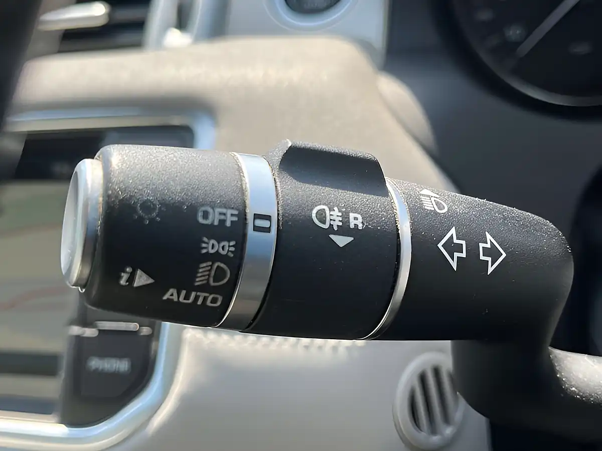 Used 2014 Land Rover Range Rover Evoque Pure Tech Fuji White - Interior and Exterior details 18