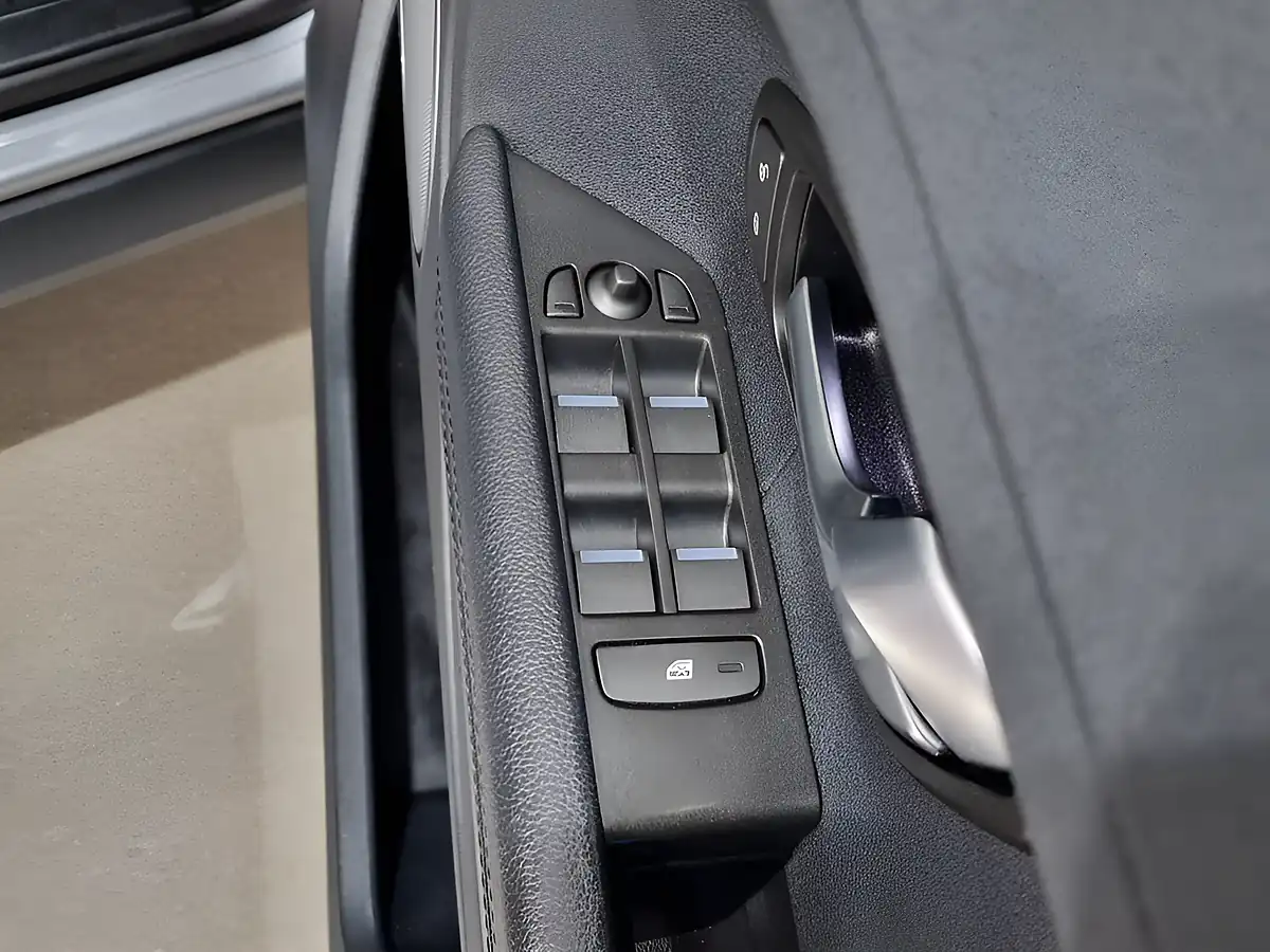 Used 2014 Land Rover Range Rover Evoque Pure Tech Grey - Interior and Exterior details 18