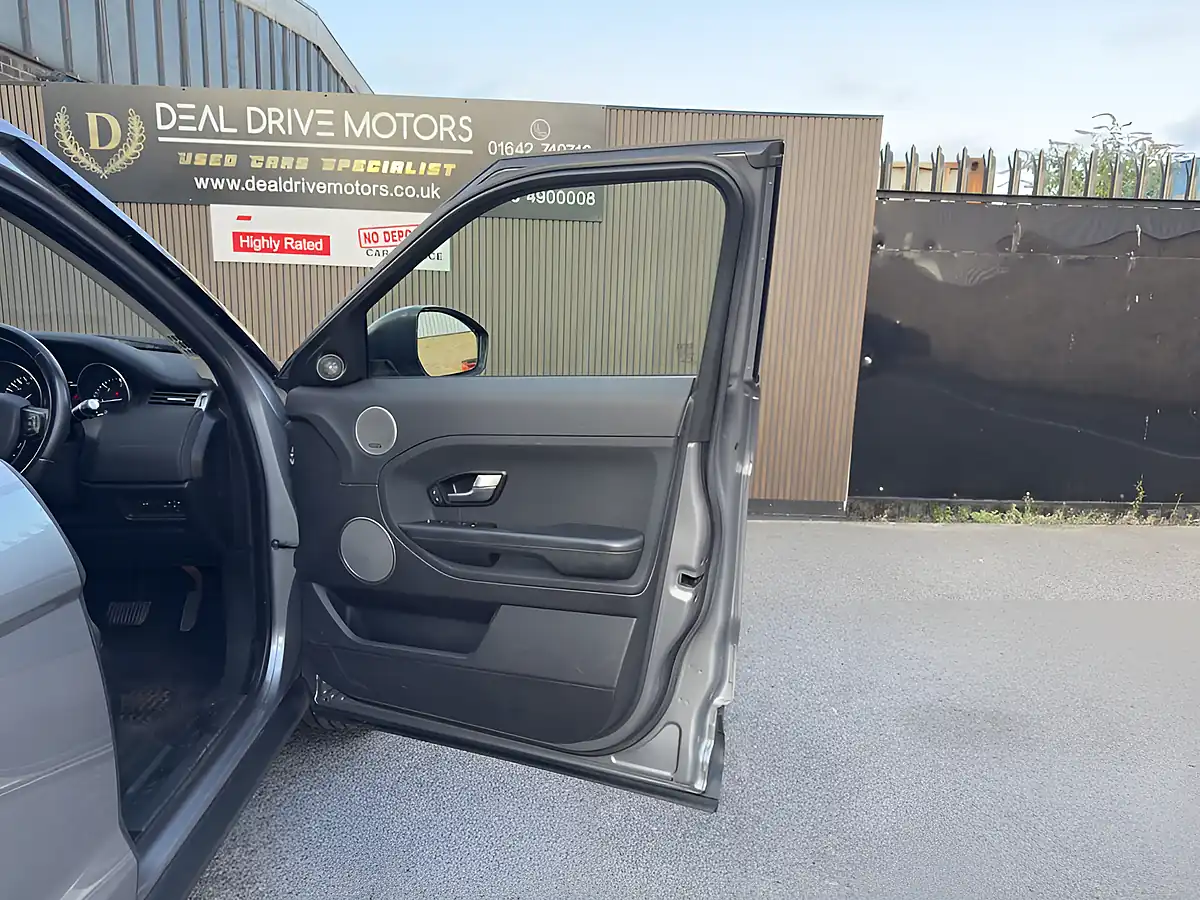 Used 2014 Land Rover Range Rover Evoque Pure Tech Grey - Interior and Exterior details 9