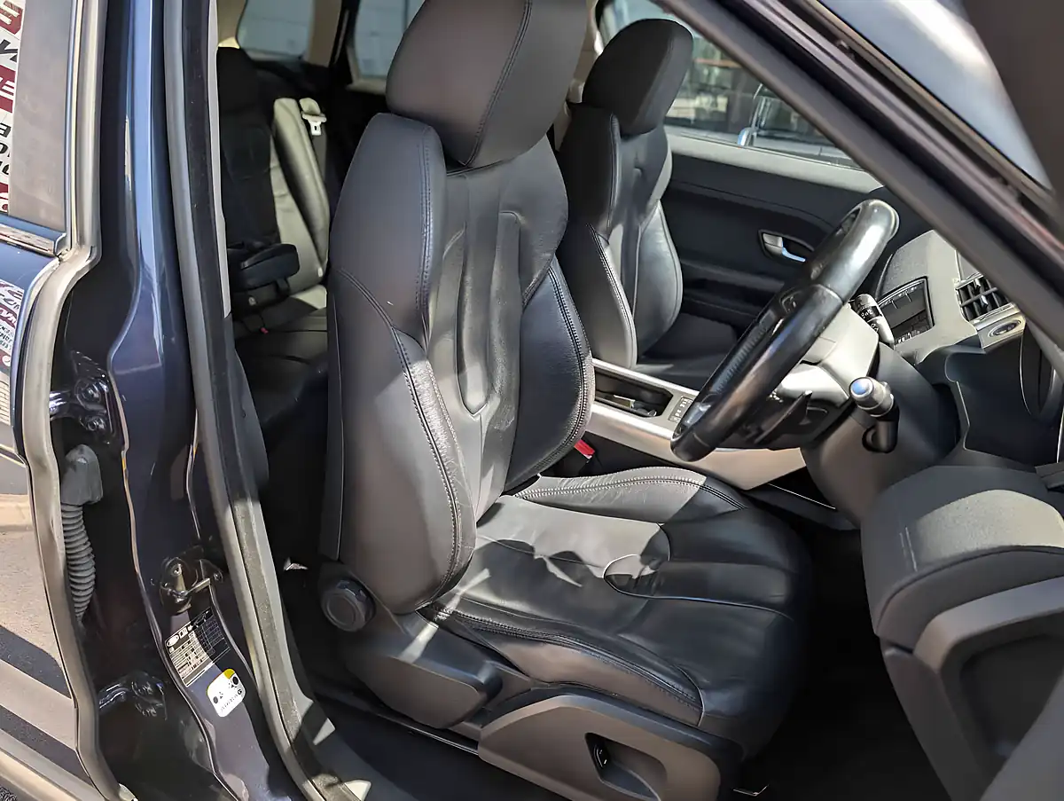 Used 2014 Land Rover Range Rover Evoque Pure Tech - Interior and Exterior details 12
