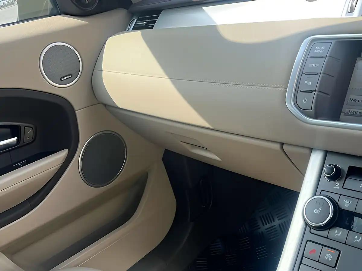 Used 2014 Land Rover Range Rover Evoque Pure Tech Indus Silver - Interior and Exterior details 10