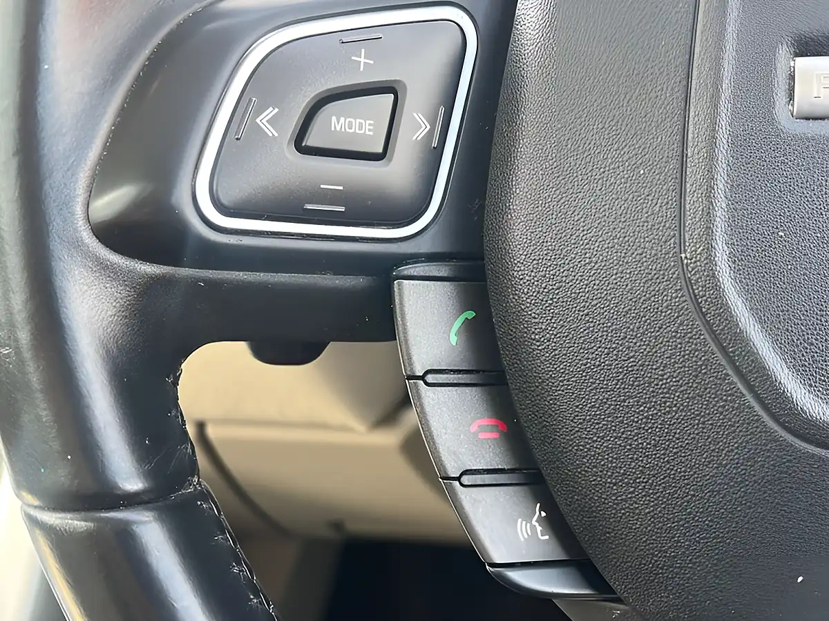 Used 2014 Land Rover Range Rover Evoque Pure Tech Indus Silver - Interior and Exterior details 11