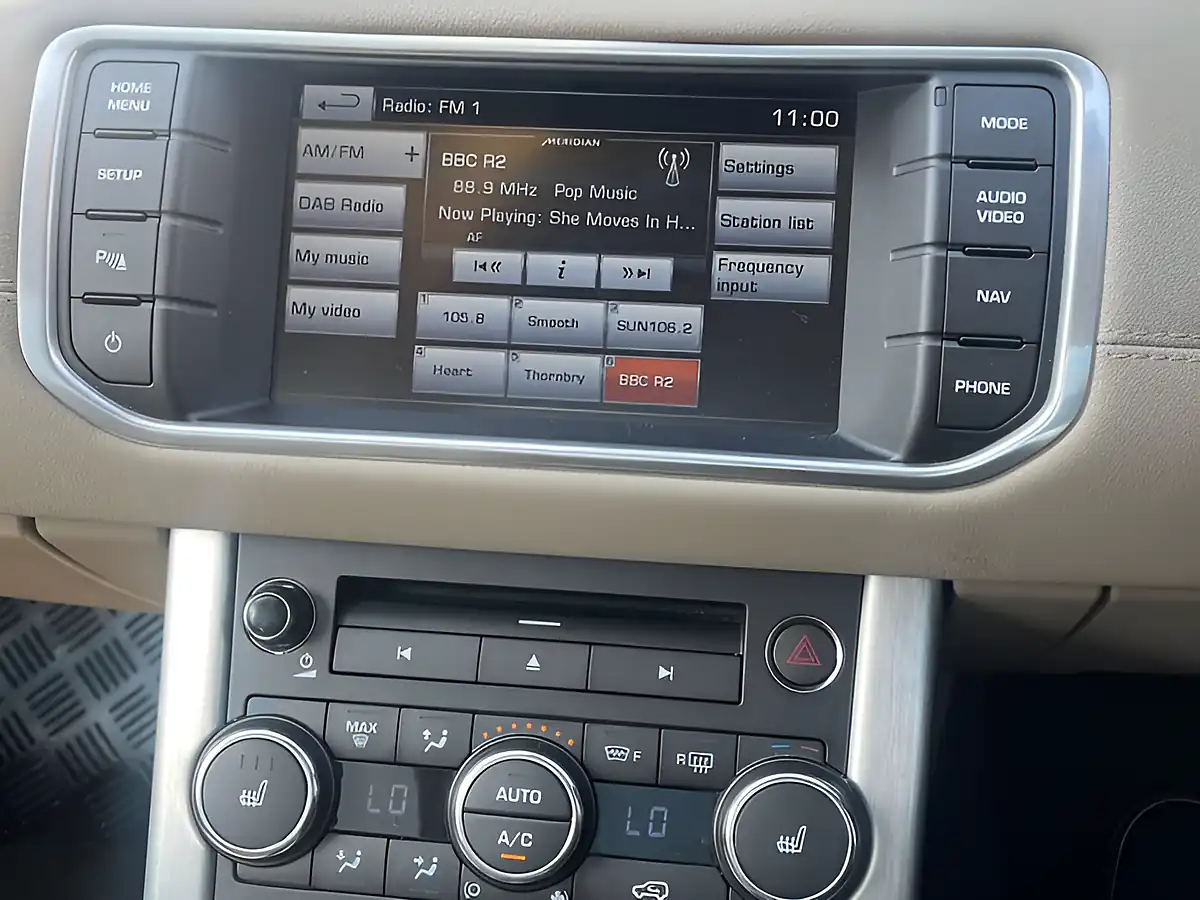 Used 2014 Land Rover Range Rover Evoque Pure Tech Indus Silver - Interior and Exterior details 16