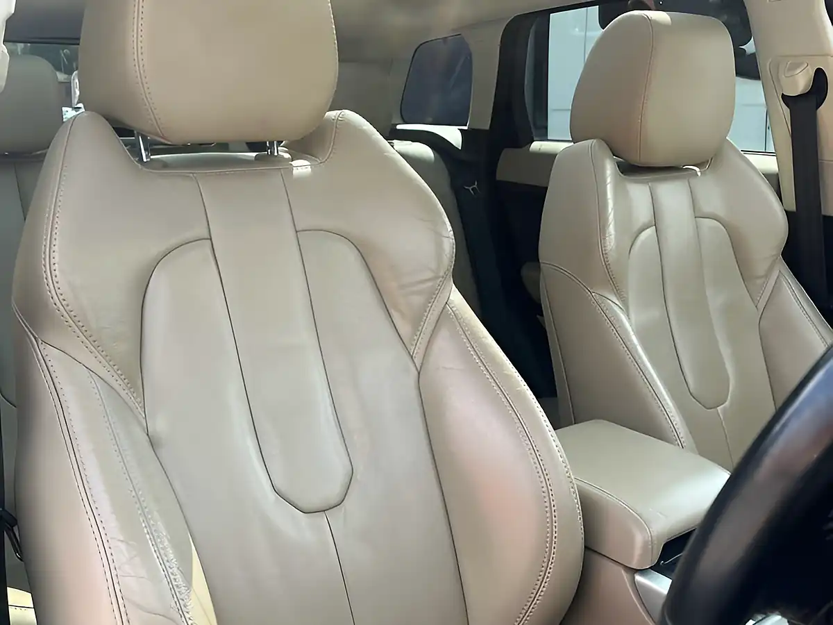 Used 2014 Land Rover Range Rover Evoque Pure Tech Indus Silver - Interior and Exterior details 18