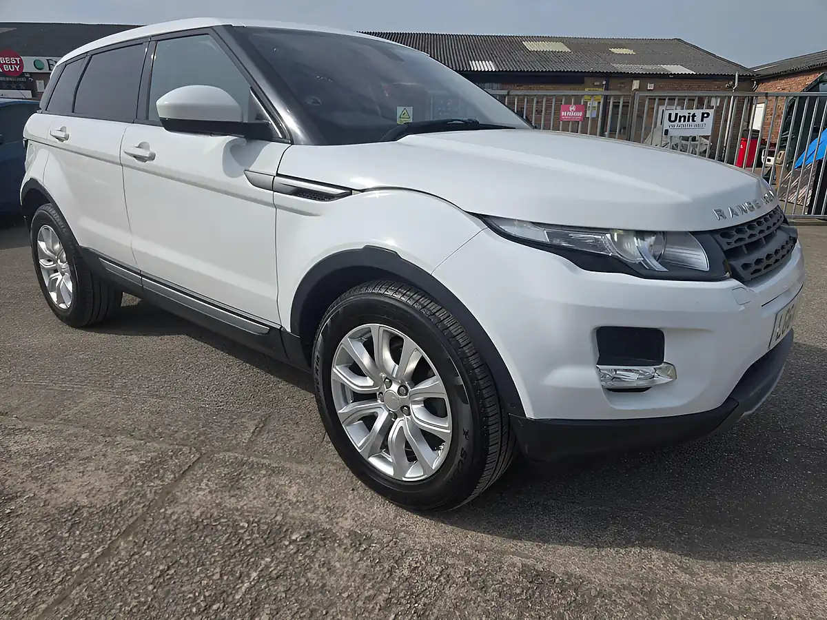 Used 2014 Land Rover Range Rover Evoque Pure Tech White - Front View