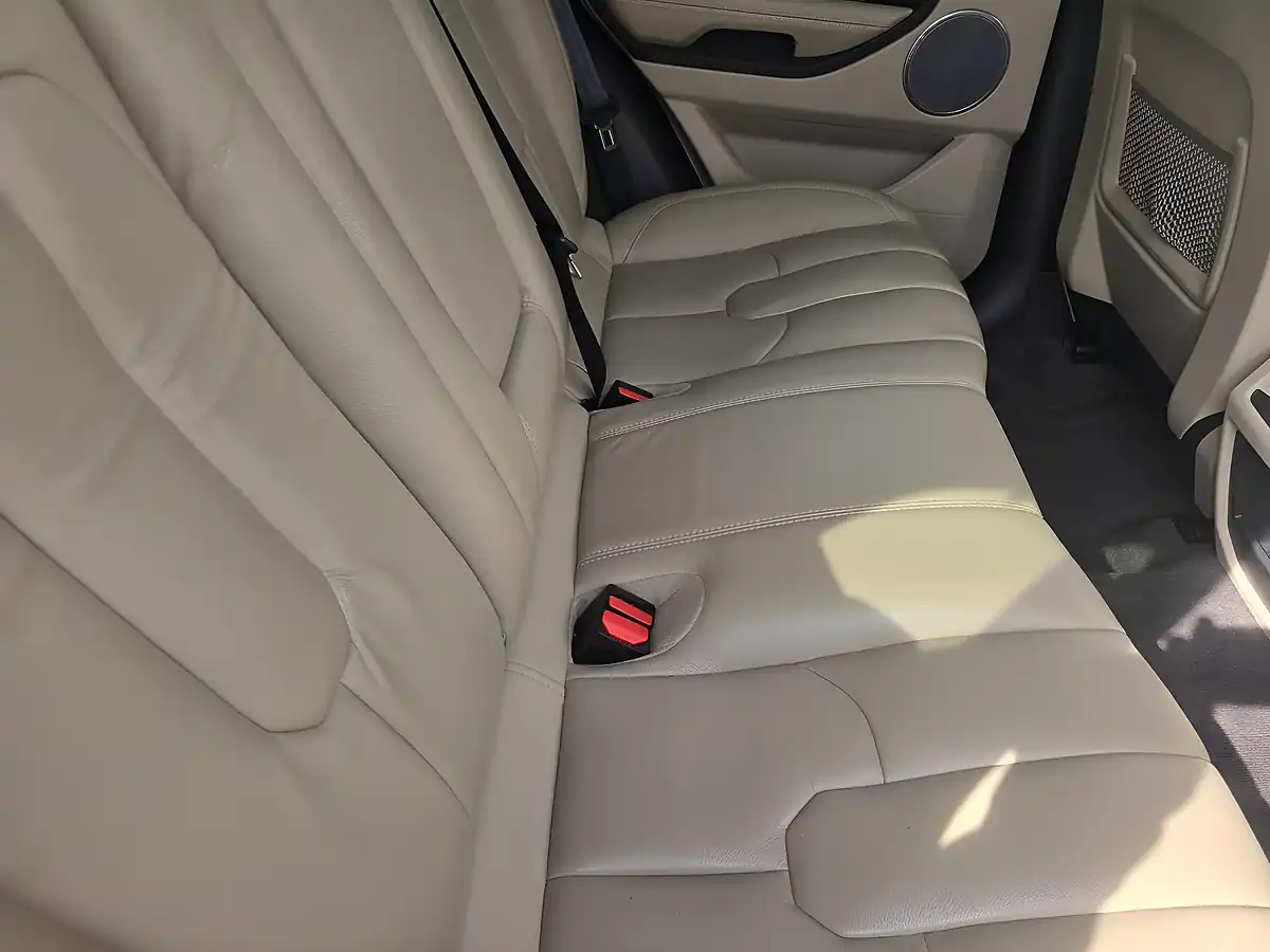 Used 2014 Land Rover Range Rover Evoque Pure Tech White - Interior and Exterior details 13