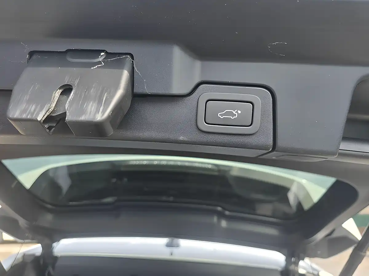 Used 2014 Land Rover Range Rover Evoque Pure Tech White - Interior and Exterior details 5