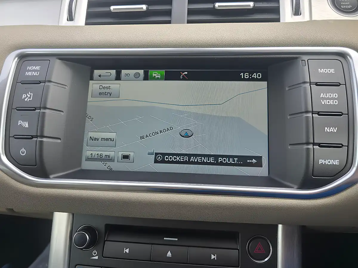 Used 2014 Land Rover Range Rover Evoque Pure Tech White - Interior and Exterior details 6