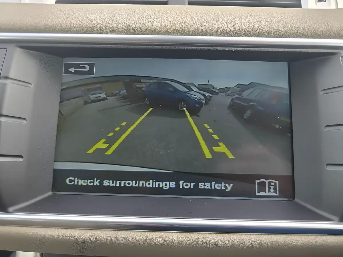 Used 2014 Land Rover Range Rover Evoque Pure Tech White - Interior and Exterior details 7